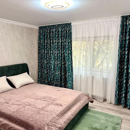 Elite Apartment Buzău Esterno foto
