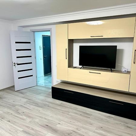 Elite Apartment Buzău Esterno foto