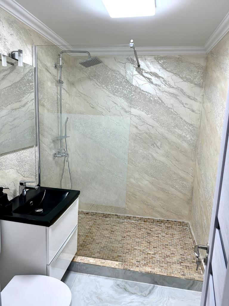 Elite Apartment Buzău Esterno foto