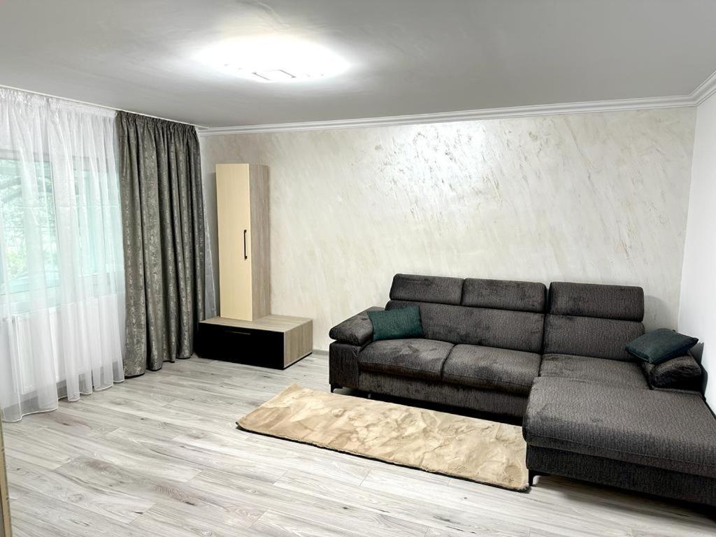 Elite Apartment Buzău Esterno foto